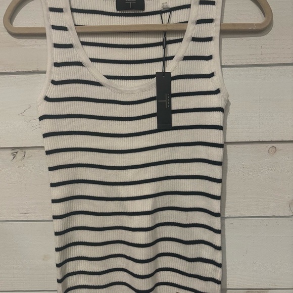 Tahari NWT Women's Black and White Striped Sweater Tank Top in size XS - Picture 4 of 10